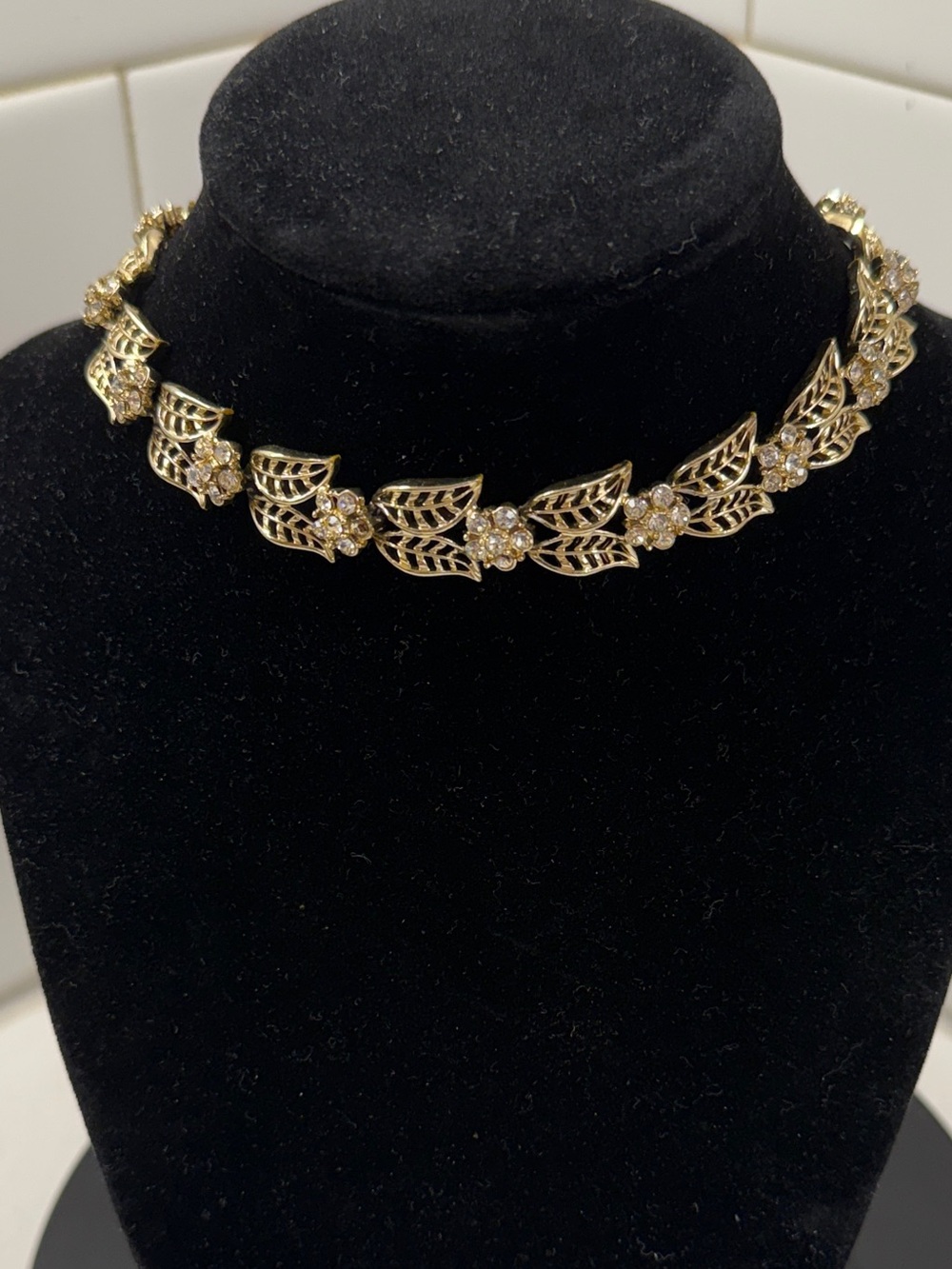 Gold Floral Leaf Choker Necklace - Women Jewelry